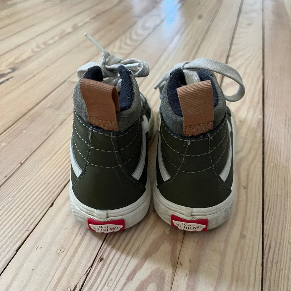 Vans Sk8-Hi MTE Kids Size 1.0 Olive Green High Top Weather Resistant Sneakers